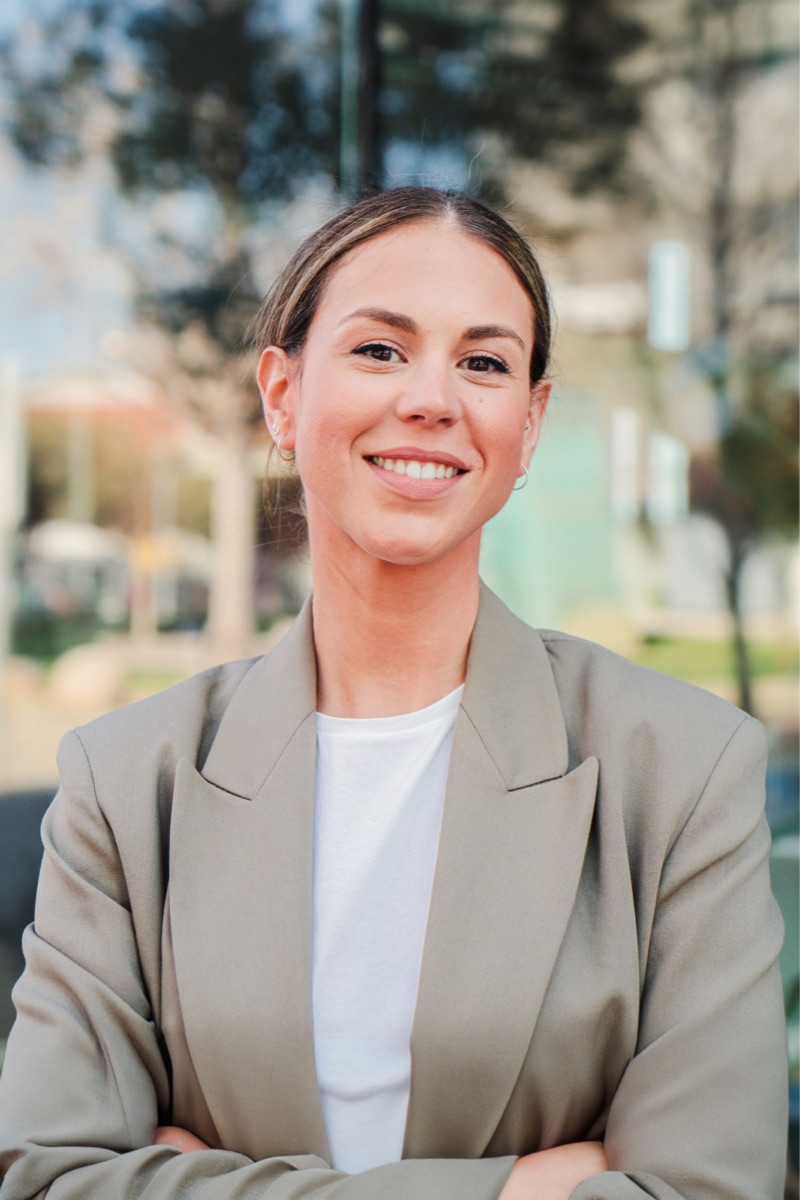 Yasmina, Gründerin von sitebuddy.ch
